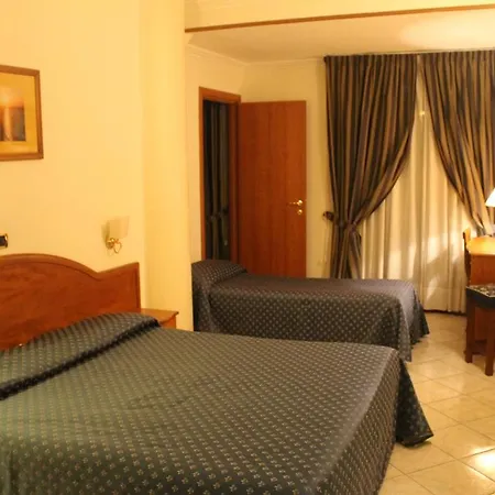 Hotel Hr & 3*