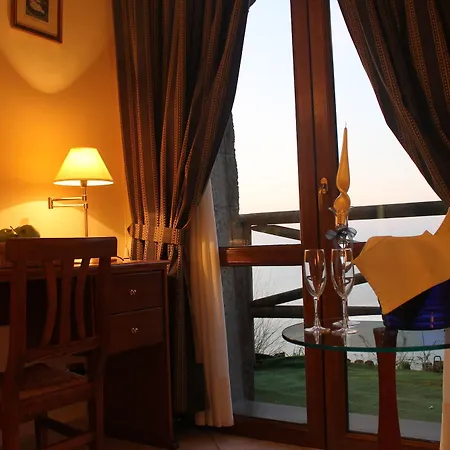 Hotel Hr & 3*