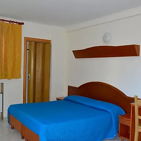 Hotel Hr & 3*