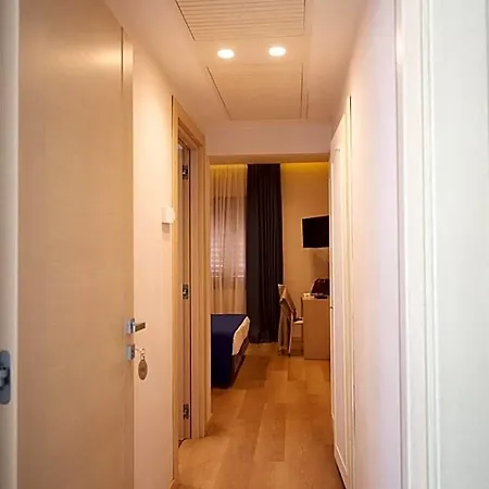 Hotel Hr & 3*